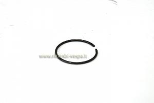 Elastic ring for pipe fastening to carburettor's manifold 