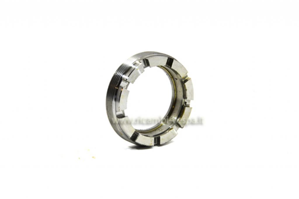 Hub ring nut for bearing fixing 