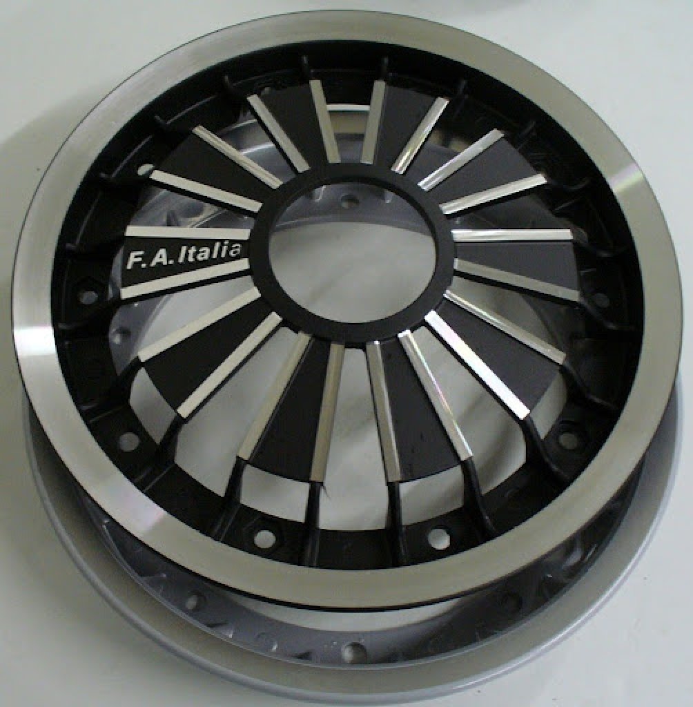 Cerchio tubeless scomponibile "RACING" in Alluminio di colore nero 2.10/10 per Vespa 50-125/PV/ET3/PK/S/XL /XL2/125 GT-TS/150 GL/GS VS5T/Sprint/V/T4/Rally/PX/PE 